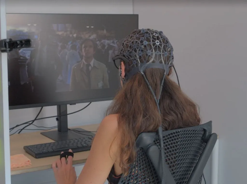 Research laboratory - EEG brain data acquisition with participant